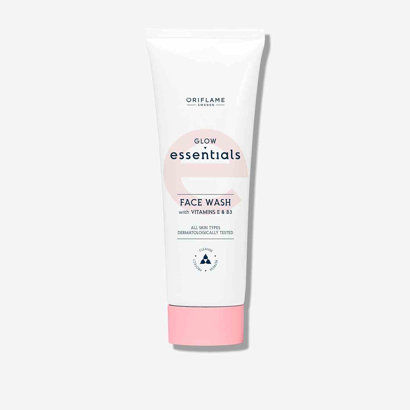 Oriflame Glow Essentials Face Wash with Vitamins E & B3 125ML