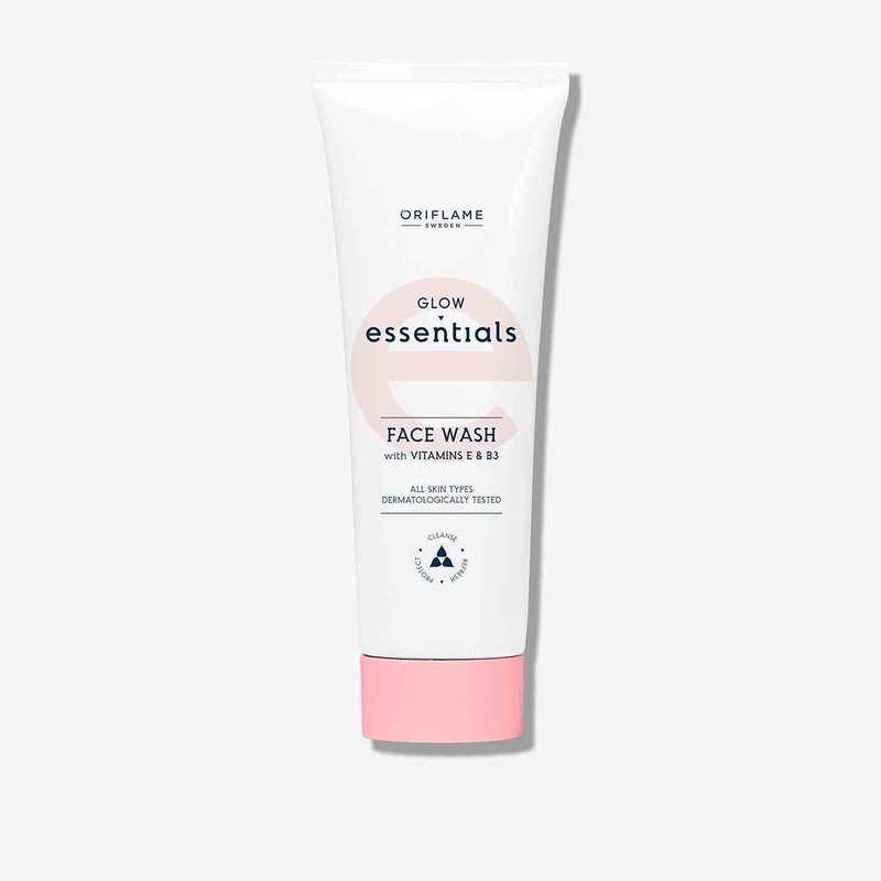 Oriflame Glow Essentials Face Wash with Vitamins E & B3 125ML