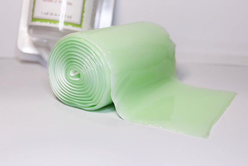 LINDI SKIN Essential Radiation Skincare Collection That Includes Cooler Roll and Soothing Balm - Reduce Facial Rash, Redness, and Itching - Relieves Painful Effects of Radiation Burn - Allergy Tested