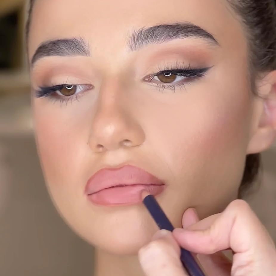 Kevyn Aucoin Unforgettable Lip Definer: Long-wearing makeup lip definer. Water-resistant, defined tip accentuates lips. Blend-able. Dual-ended pencil and brush.