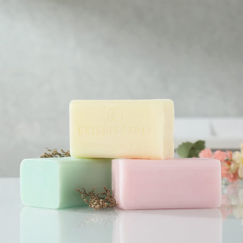 Bee & Flower Goat Milk Soap Bar Handmade Soap Bar Moisturizing Natural Bar Soap with Organic Essential Oils, French -Milled Soap Bars for Hands and Body, 7oz