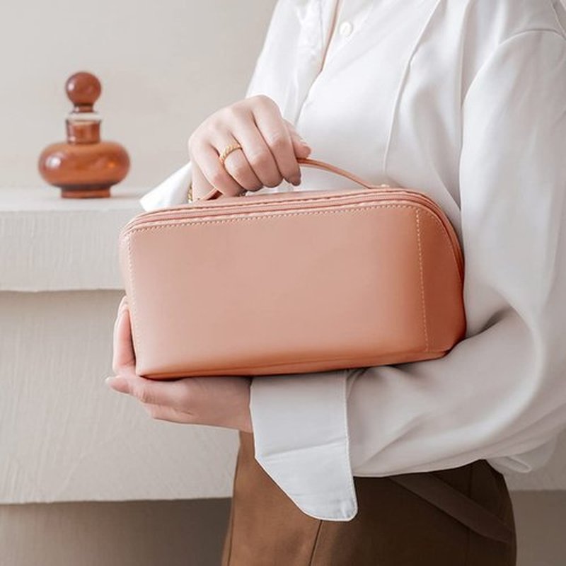 MINGRI Large Capacity Travel Cosmetic Bag for Women,Portable PU Leather Makeup Bag Water Resistant,Flat Open Multifunctional Storage Travel Toiletry Bag with Divider and Handle (Soft pink)