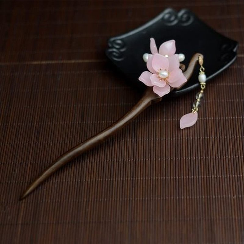 Yuri Hairpin Hair Clasp Sticks Picks Pearl Shell White Crystal Long tassels Hair Accessories For Long Hair Women Wedding Hanfu Cheongsam (pink)