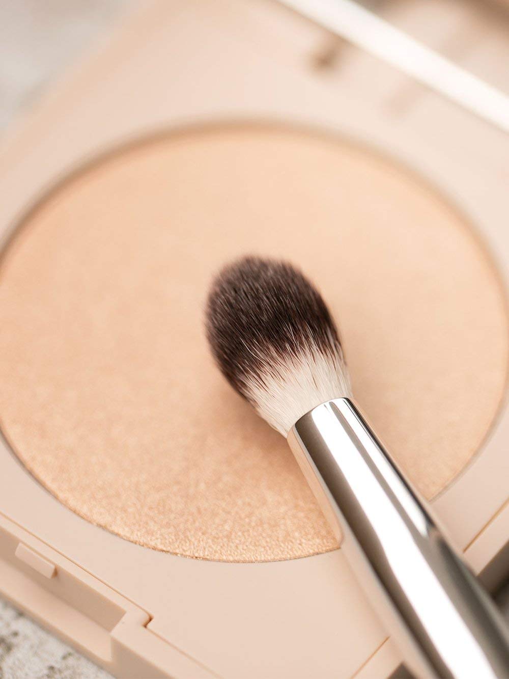 ILIA Blending Brush - Vegan Eyeshadow & Highlighter Brush with FSC Wood & Soft Bristles