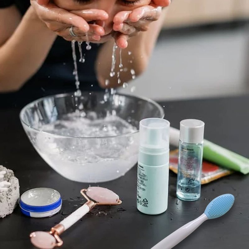 4 PCS Lip Scrub Brush,Double-Sided Silicone Exfoliating Lip Brush Exfoliating Brush for Men Wome Double-sided Soft Lip Brush for Smoother and Fuller Lip Appearance