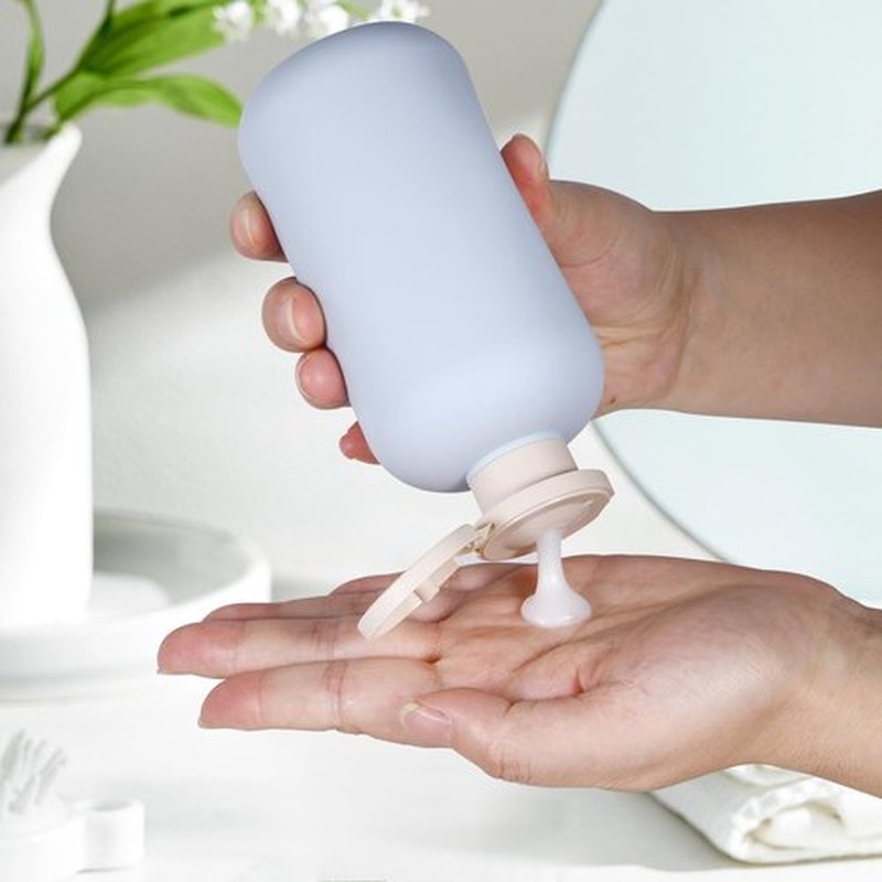 UMETASS Travel Shampoo Bottle, Empty Plastic Squeeze Bottles 10oz with Flip Cap, Lotion Container for Toiletries