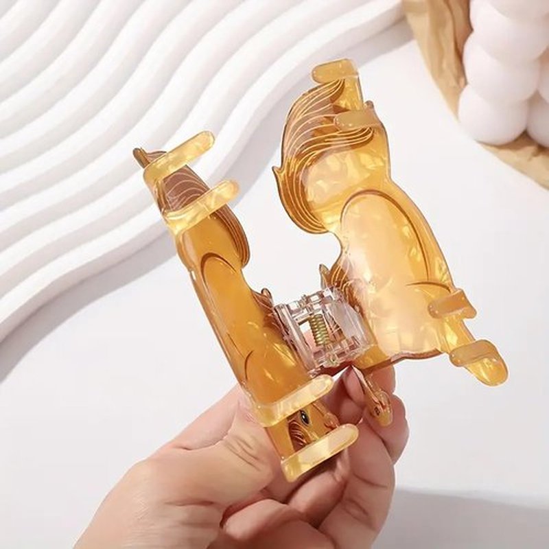 Horse Shape Hair Clips Cute Hair Claw Clips Cartoon Animal Fall Hair Accessories Nonslip Brown Hair Barrettes Thanksgiving Day Acrylic Shark Jaw Clip Medium Hair Clips Hair Decorations for Women