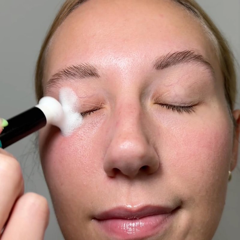 We Love Eyes- Eyelid Margin Cleansing Brush- Targets dirty eyelid margins - Ideal for lash extension daily home care & eyelid hygiene