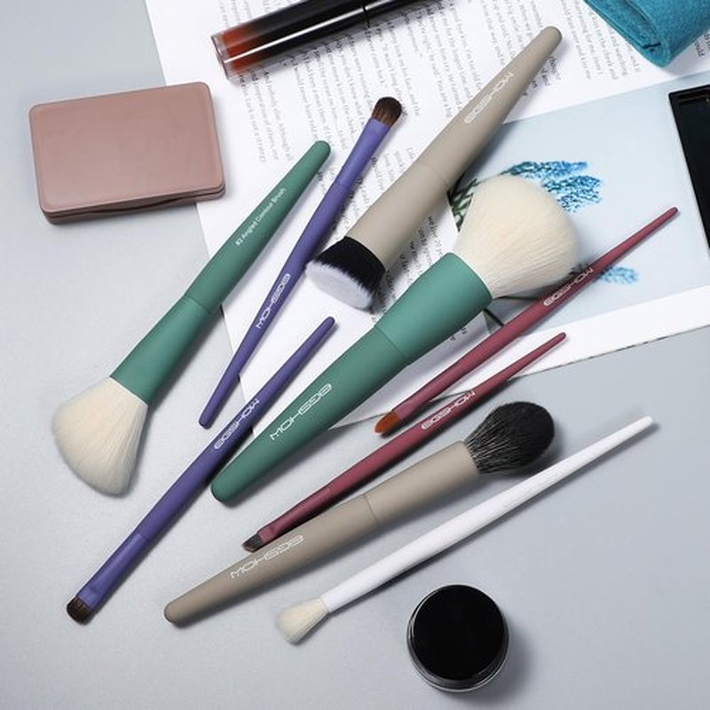 Makeup Brushes, EIGSHOW 5 Color Essential Kabuki Makeup Brush Set with Ultra-soft Synthetic Fibers for Powder Blush Concealers Contouring Highlighting Birthday Gift Set Travel Makeup Brush(Cool Color)