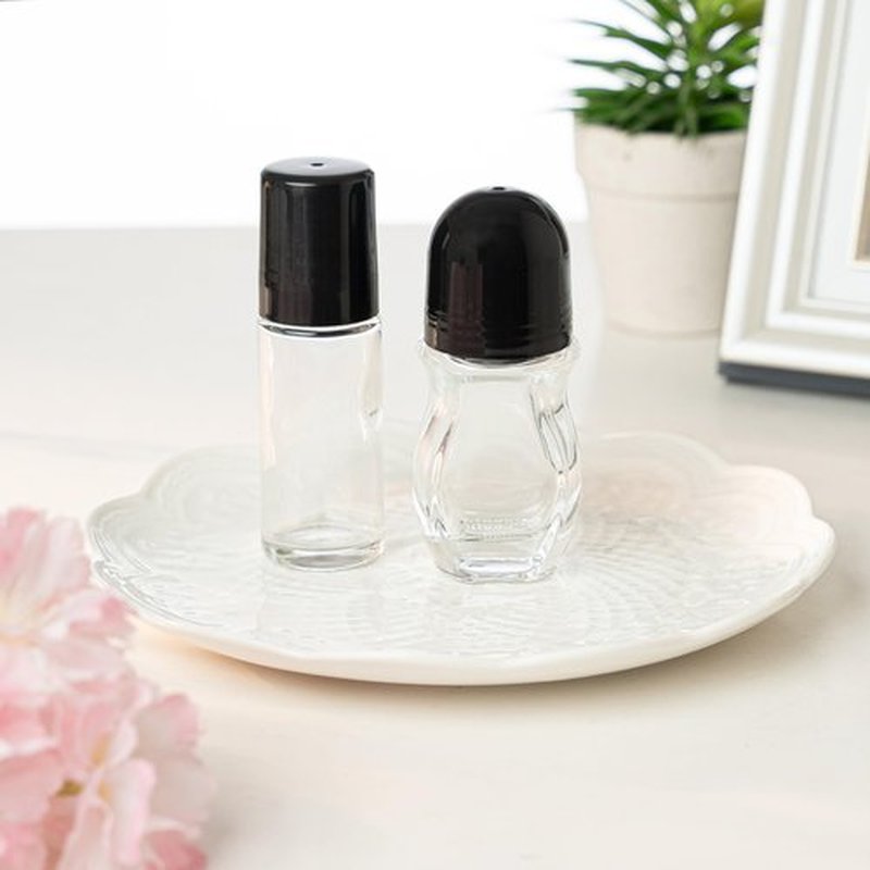 2 PCS Empty Glass Roller Bottles Plastic Roller Ball,Deodorant Roll On Bottles for Essential Oils, Perfume, Cosmetics (30ml ) (1Round 1Oval)