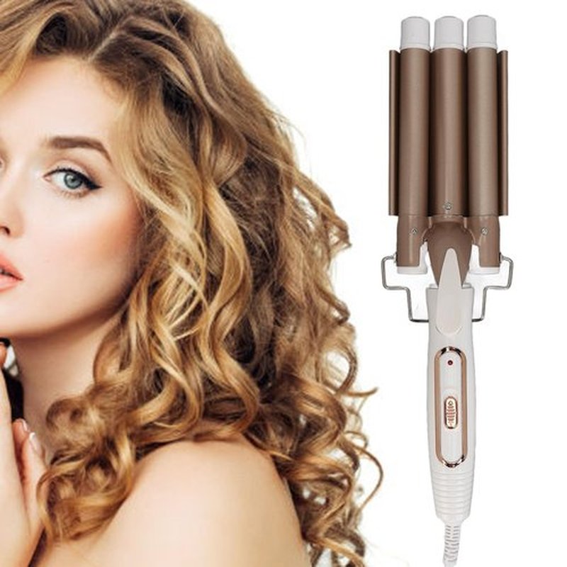 Curling Iron, Wavy Curling Wand 3 Barrel Hair Crimper Dry and Wet Use Ceramic Heating Hair Styling Curler Golden Curling Iron Crimping Iron for Hair Waver Crimpers Hair Tool (US