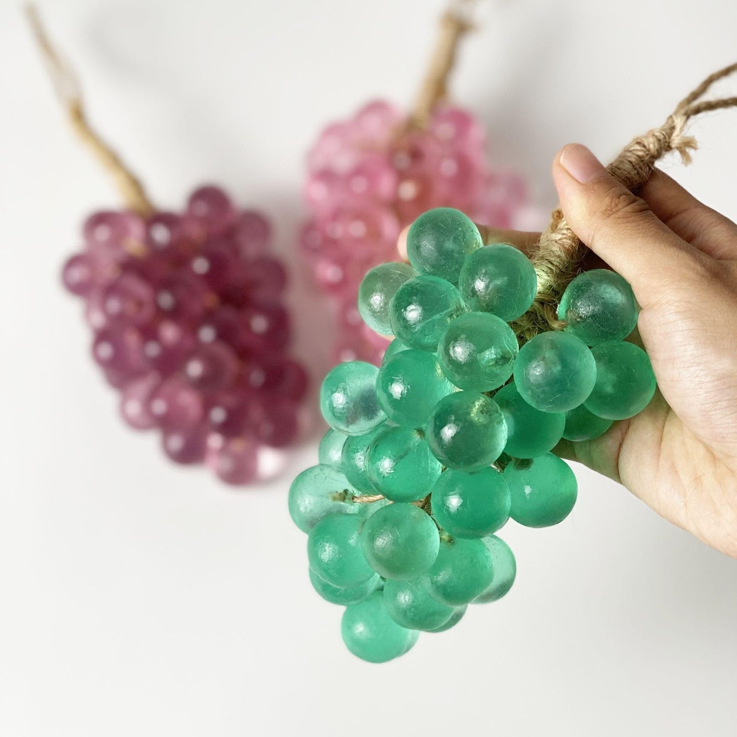 BIBOBIYB Fruit scented soap,Handmade soap of grape,Cold Process Bath Soap with Jute Twine,Grapes Soaps On A Ropes for Natural Aroma Skin Cleanse,Washing Hands(Green)
