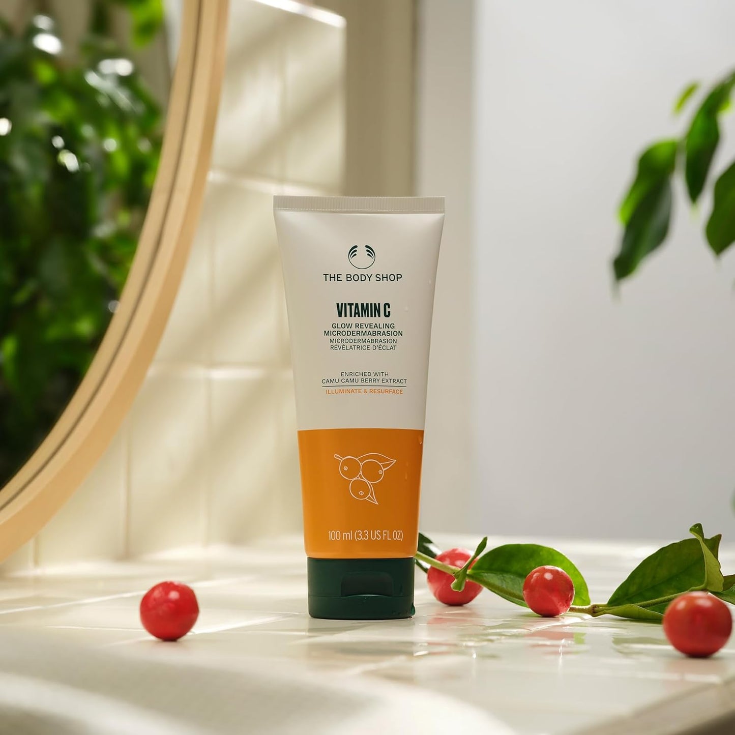 The Body Shop Vitamin C Glow Boosting Microdermabrasion – Exfoliation for Tired, Dull Skin – Vegan – 100ml
