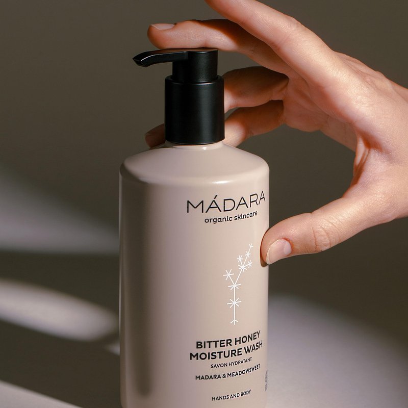 Mádara Moisture Body Wash 500ml – Bitter Honey, Organic Hand & Body Cleanser with Meadowsweet & Bedstraw, Hydrating & Soap-Free