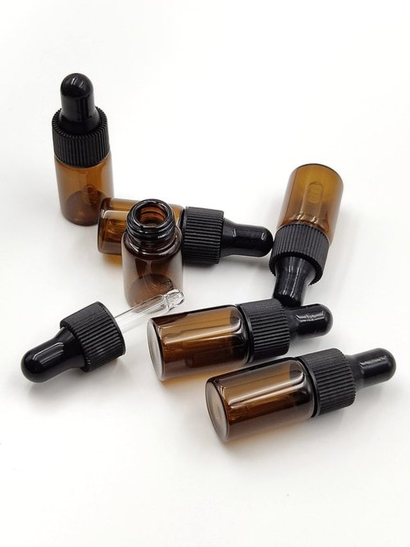 YYNGJCK 15Packs 5ml Tiny Amber Glass Mini Dropper Bottles for Essential Oils, Cosmetics, and Liquid Small Empty Travel Sample Vials with Dropper and Black Caps
