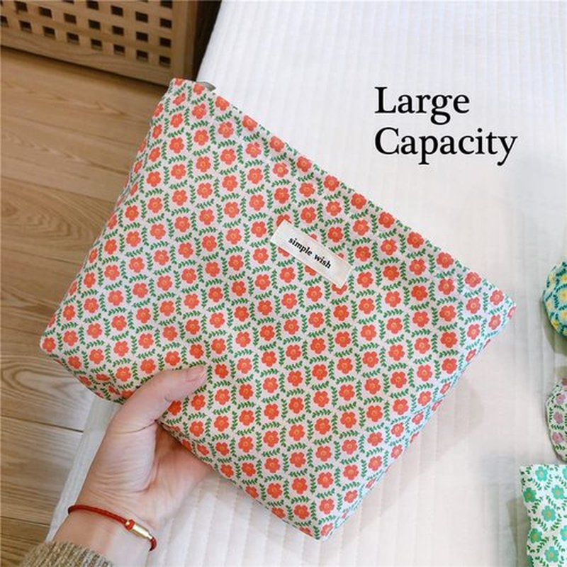 STARDW Flower Cosmetic Bags Makeup Bags for Women,Travel Makeup Bag Large Capacity Canvas Makeup Bag,Makeup Organizer Bag Zipper Pouch (Red Floral)