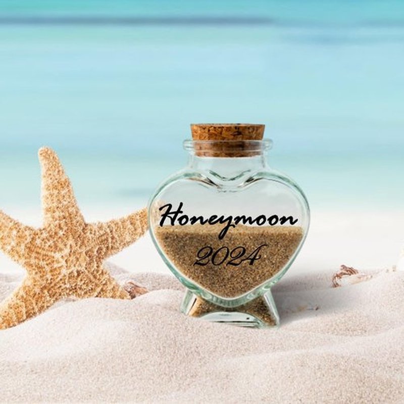 Fornixe Personlized Honeymoon Sand Jar 2024, Heart Shaped Glass Jars with Customised Text Date Custom Sand Bottles Keepsake Jar for Decorations, Wedding Party Favors (Style2)