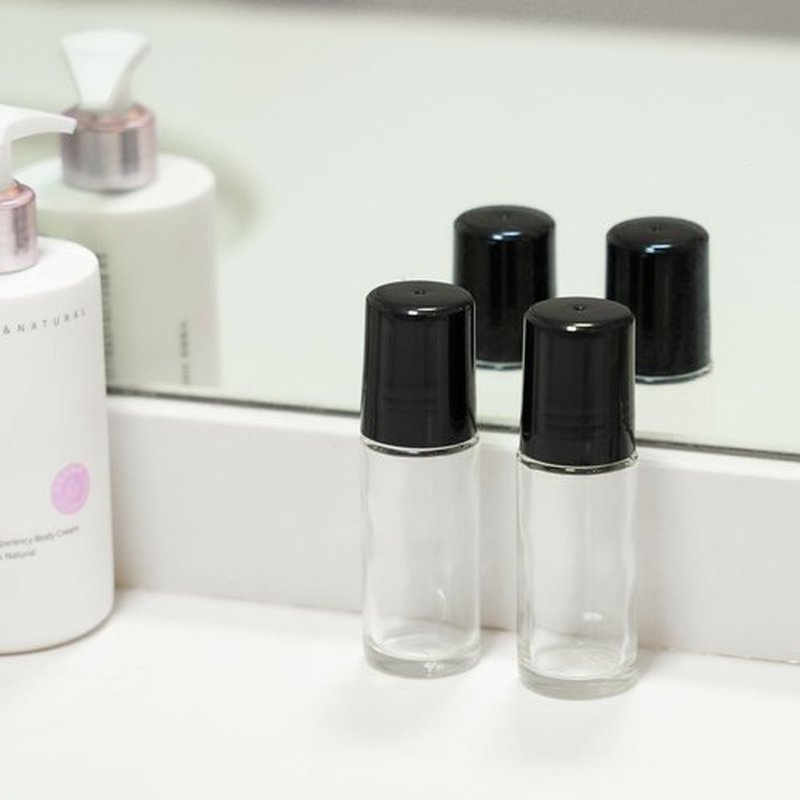 2 PCS Empty Glass Roller Bottles Plastic Roller Ball ,Deodorant Roll On Bottles for Essential Oils, Perfume, Cosmetics (30ml ) (2pcs Round)