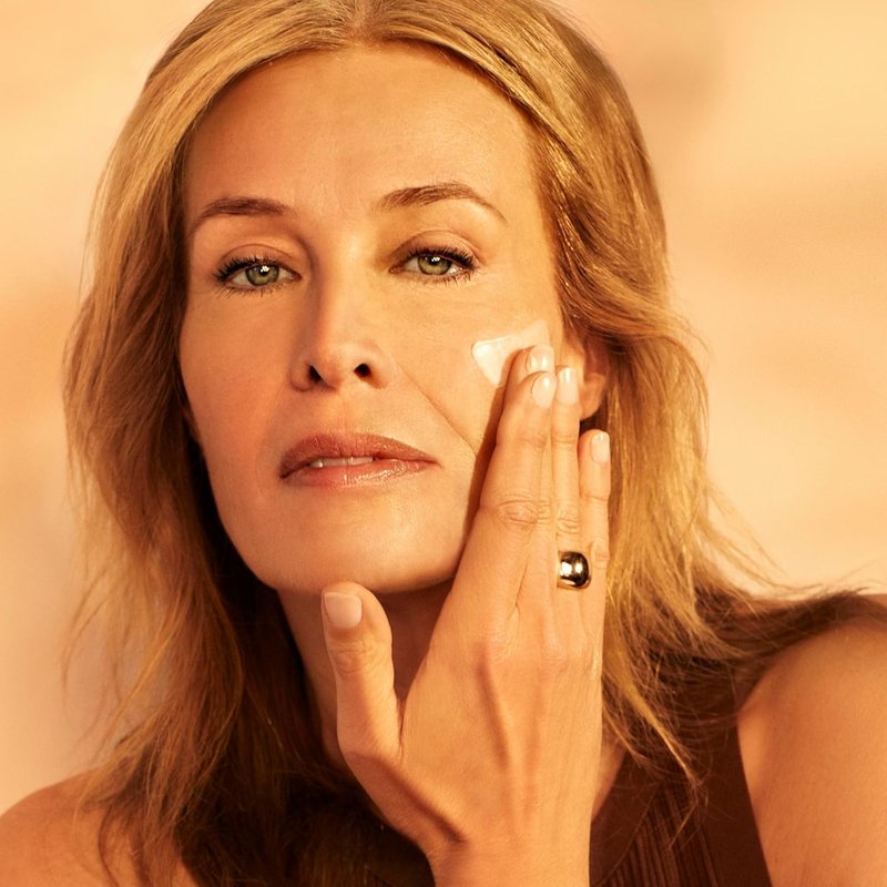 EVE LOM Time Retreat Daily Rejuvenating Cream - Reduces Fine Lines and Wrinkles, Hydrates, Soothes and Leaves Skin Radiant