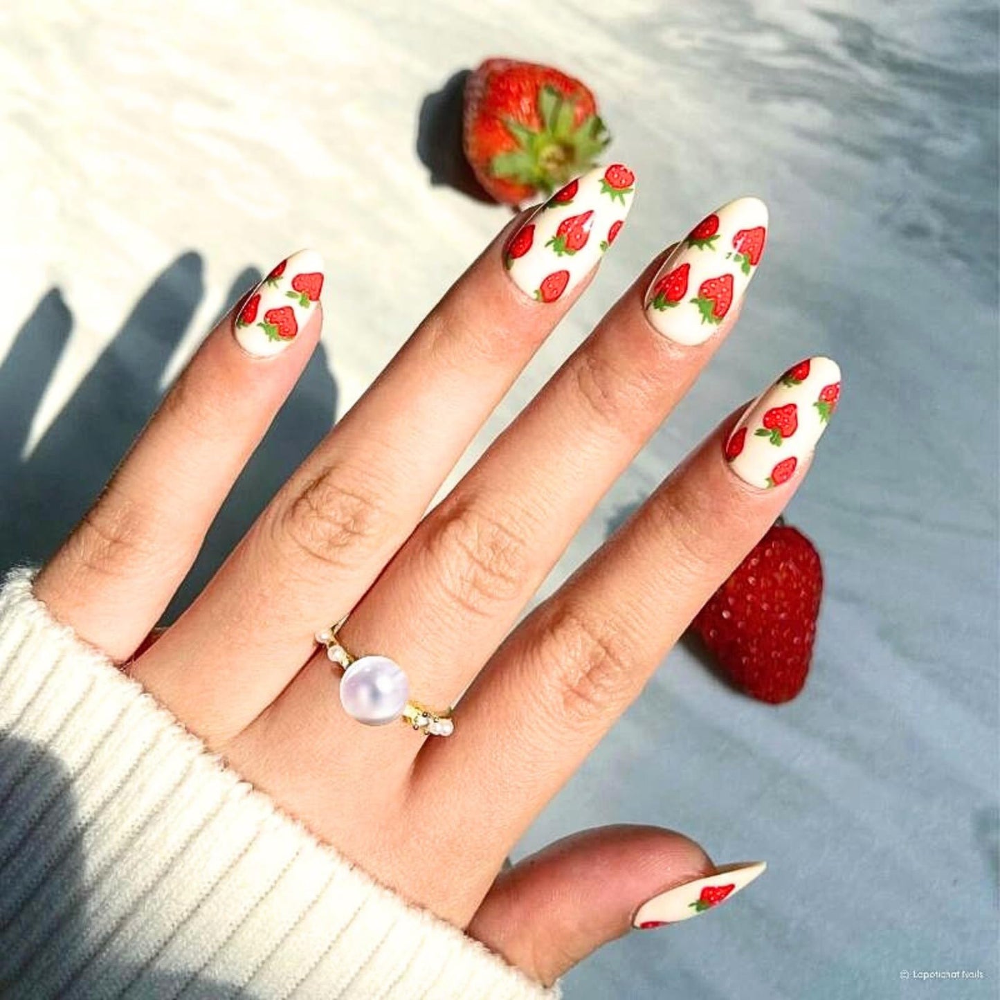 Lopotichat Ultra-Resistant Gel Press-On Nails Set - 30 Nails in 15 Sizes for Perfect & Natural Fit - Reusable Manicure for DIY Salon-Quality Nails at Home (Strawberries)