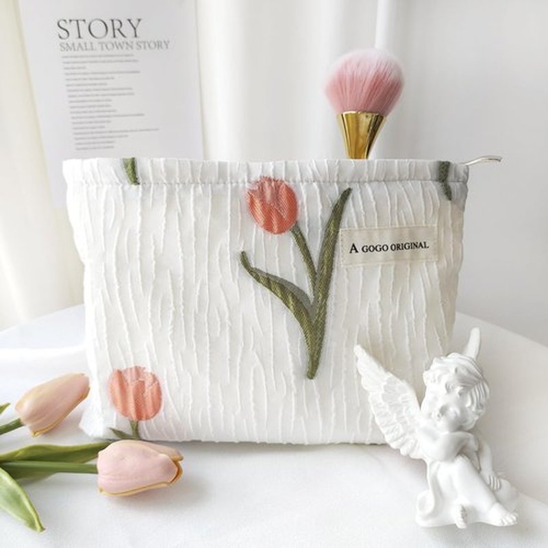STARDW Aesthetic Makeup Bag for Women Travel Toiletry Bag Large Capacity Makeup Organizer Bag Floral Cosmetic Bags Zipper Pouch (Tulip White)