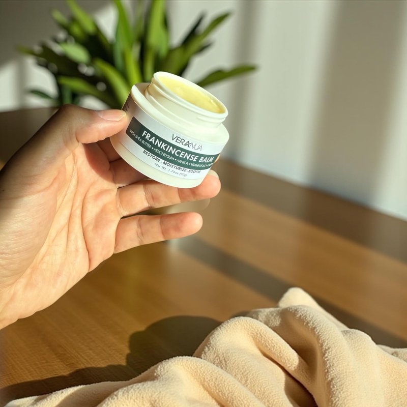 VeraNua Frankincense Balm - With Organic Shea Butter, Arnica, Vitamin E & C, Helichrysum, Beeswax, Jojoba & Castor Oil, Mango & Cocoa Butter – Moisturizes Skin & Relieves Muscle & Joint Discomfort