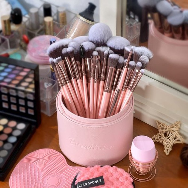 Bueart Design Labeled 30Pcs Professional Deluxe Makeup Brushes set with Extra large holder case for Foundation Face Blending Blush Concealers Eyeshadow
