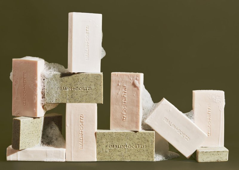 MALIN+GOETZ Mandelic Acid Exfoliating Bar | Triple-Milled Exfoliating + Cleansing Bar | Mandelic Acid, Lactic Acid, Pumice + Eucalyptus | Smooths, Softens + Brightens Skin | Vegan + Cruelty-Free(5 oz)