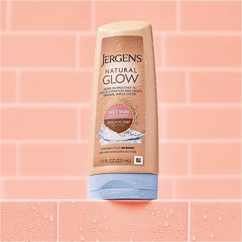 Jergens Natural Glow In Shower Lotion, Self Tanner for Medium to Deep Skin Tone, Sunless Tanning Wet Skin Lotion for Gradual, Flawless Color, 7.5 Ounce (Packaging May Vary)