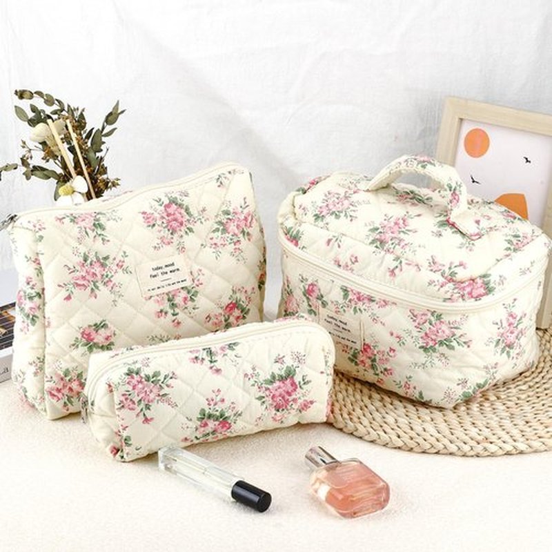 URSKYTOUS 3Pcs Cotton Quilted Makeup Bag for Women Girls Large Small Travel Pink Floral Cosmetic Bags Set Cute Coquette Makeup Pouch for Purse Aesthetic Cloth Flower Storage Toiletry Bag Organizer