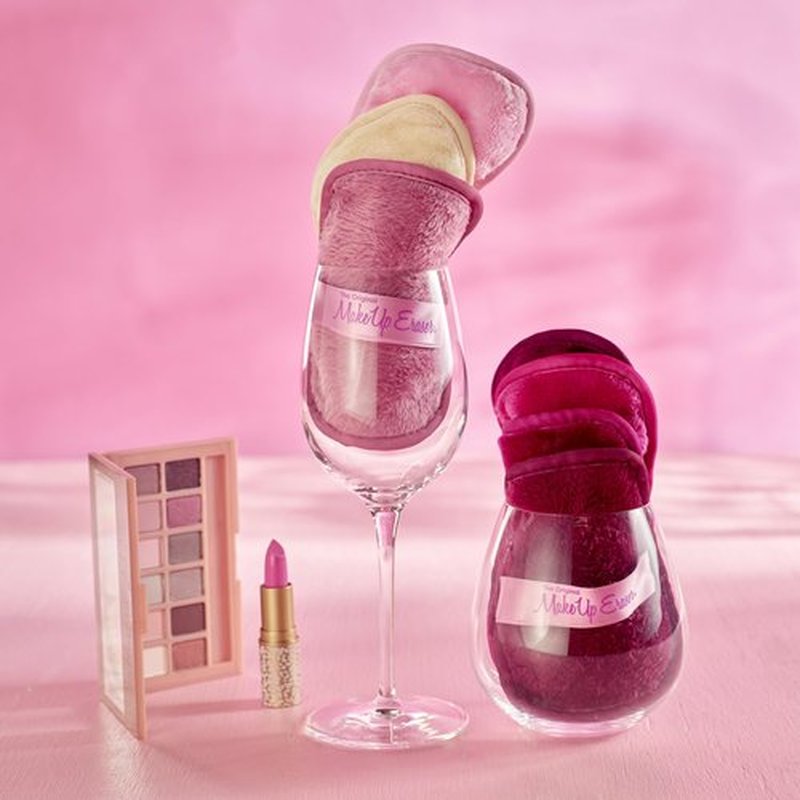 The Original MakeUp Eraser, 7-Day Set, Erase All Makeup with Just Water, Including Waterproof Mascara, Eyeliner, Foundation, Lipstick, Sunscreen, and More! Sip Happens, 7ct.