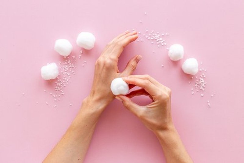 DecorRack 600 ct Small Cotton Balls, 100% Pure Natural Cotton, for Make-Up, Nail Polish Removal, Pet Care, Soft and Absorbent (Pack of 600)