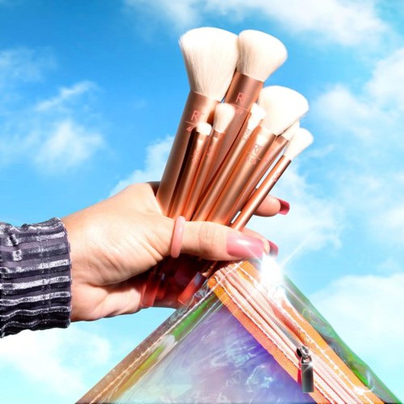 Real Techniques 9 Piece The Wanderer Makeup Brush Set, For Liquid, Cream, & Powder Eyeshadow, Foundation, Concealer, Blush, & Contour, Travel-Size Brushes, Stocking Stuffer, Cruelty-Free Bristles