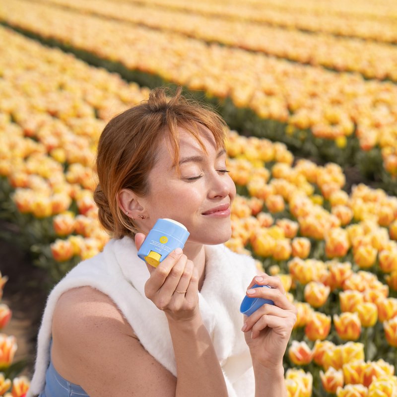 Bloomeffects - Tulip Dew Shield & Glow SPF Sunstick | Sheer Mineral Active Sunstick Broad Spectrum SPF 50 | Non-Sticky, Smooth Glide | Clean, Conscious Beauty | Leaping Bunny Certified (0.6 oz; 17 g)