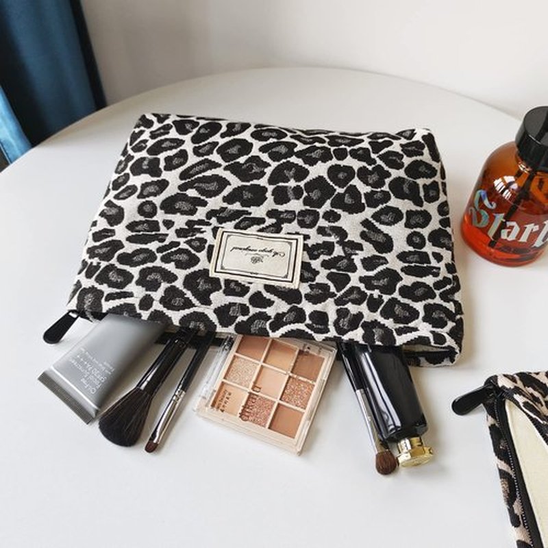 STARDW Leopard Print Makeup Bag Cosmetic Bags for Women and Girls,Travel Makeup Bag Large Capacity Canvas Makeup Bag,Makeup Organizer Bag Zipper Pouch (Gray Leopard)