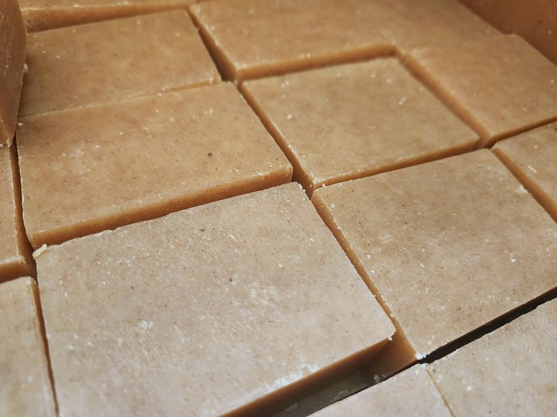 fat & ash Beef Tallow Soap Bar (12 Pack) - VERY SIMPLE INGREDIENTS - Organic and Moisturizing - Handmade in USA - Family Recipe - Long-Lasting, All-Natural, For Dry Skin