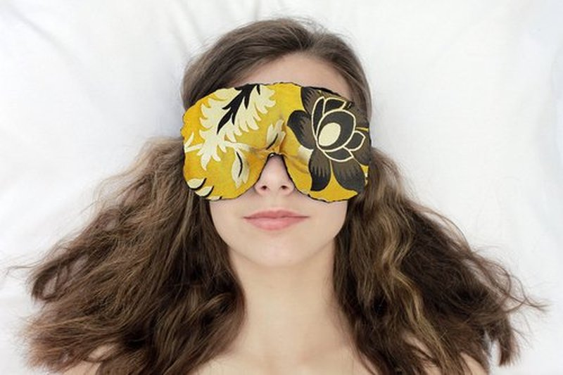 Candi Andi Handmade Opulence Yoga Eye Mask Pillow - Weighted Flaxseed Fill, Unscented, Satin & Velvet, Adjustable Strap - Ideal for Meditation & Restful Sleep -Golden Botanic - TEMF-GB