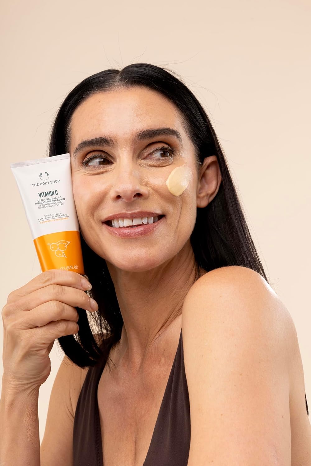 The Body Shop Vitamin C Glow Boosting Microdermabrasion – Exfoliation for Tired, Dull Skin – Vegan – 100ml