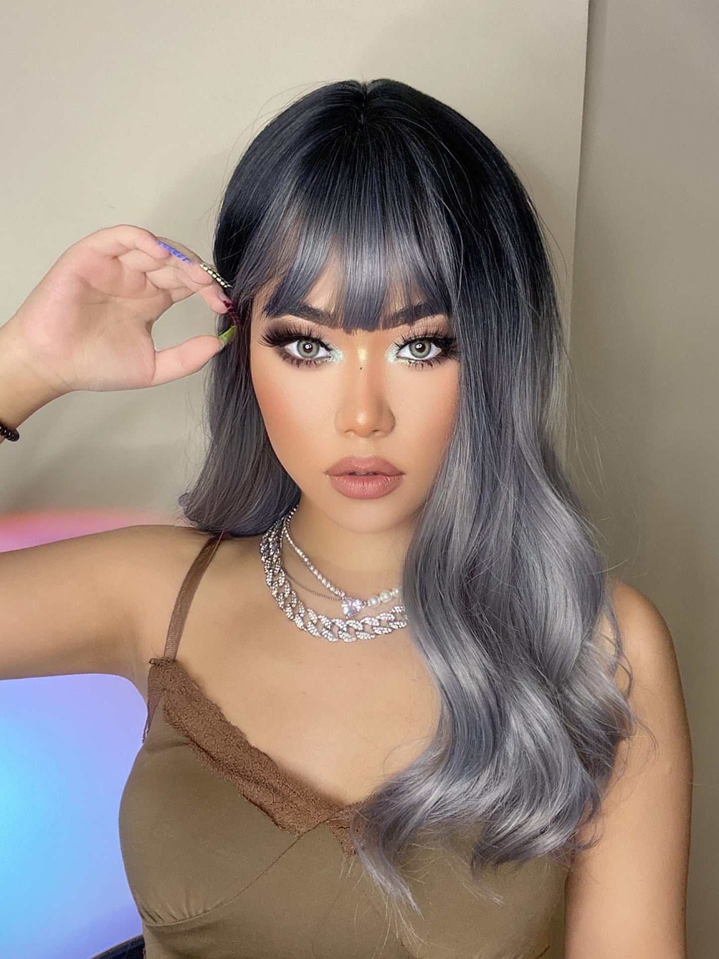 ISHINE Long Wavy Grey Wigs, Omber Gray Curly Wigs for Women, Natural Looking Synthetic Wig with Bangs, Hair Replacement Wigs for Daily Cosplay Party Halloween Costume 24 inch