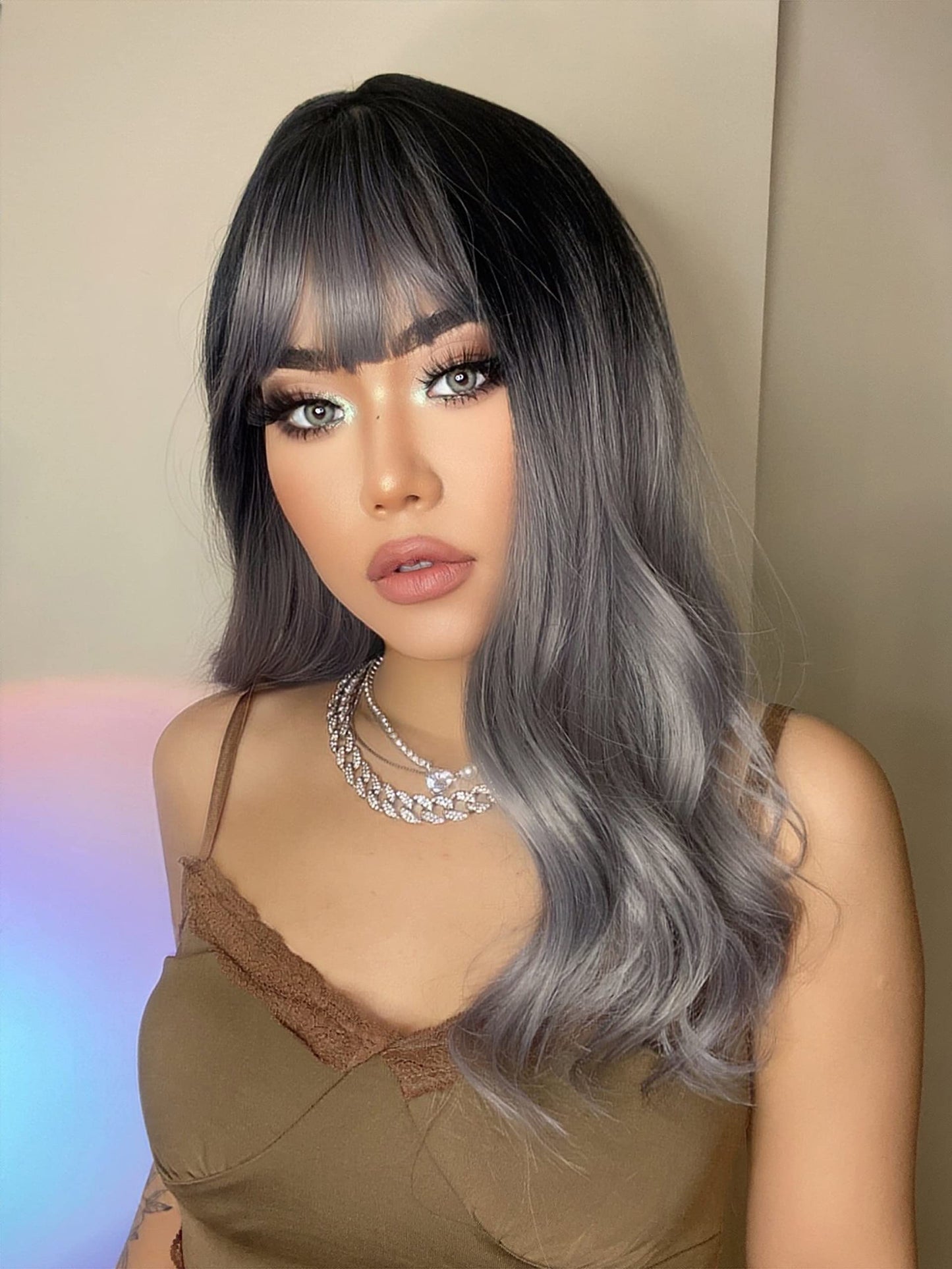 ISHINE Long Wavy Grey Wigs, Omber Gray Curly Wigs for Women, Natural Looking Synthetic Wig with Bangs, Hair Replacement Wigs for Daily Cosplay Party Halloween Costume 24 inch