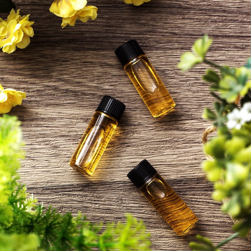 Lallisa 80 Pcs 5 ml Small Glass Vials with Screw Caps and Plastic Stopper Anointing Oil Sample Clear Bottles Leakproof for Liquids Aromatherapy Fragrance Lightweight Perfume Travel