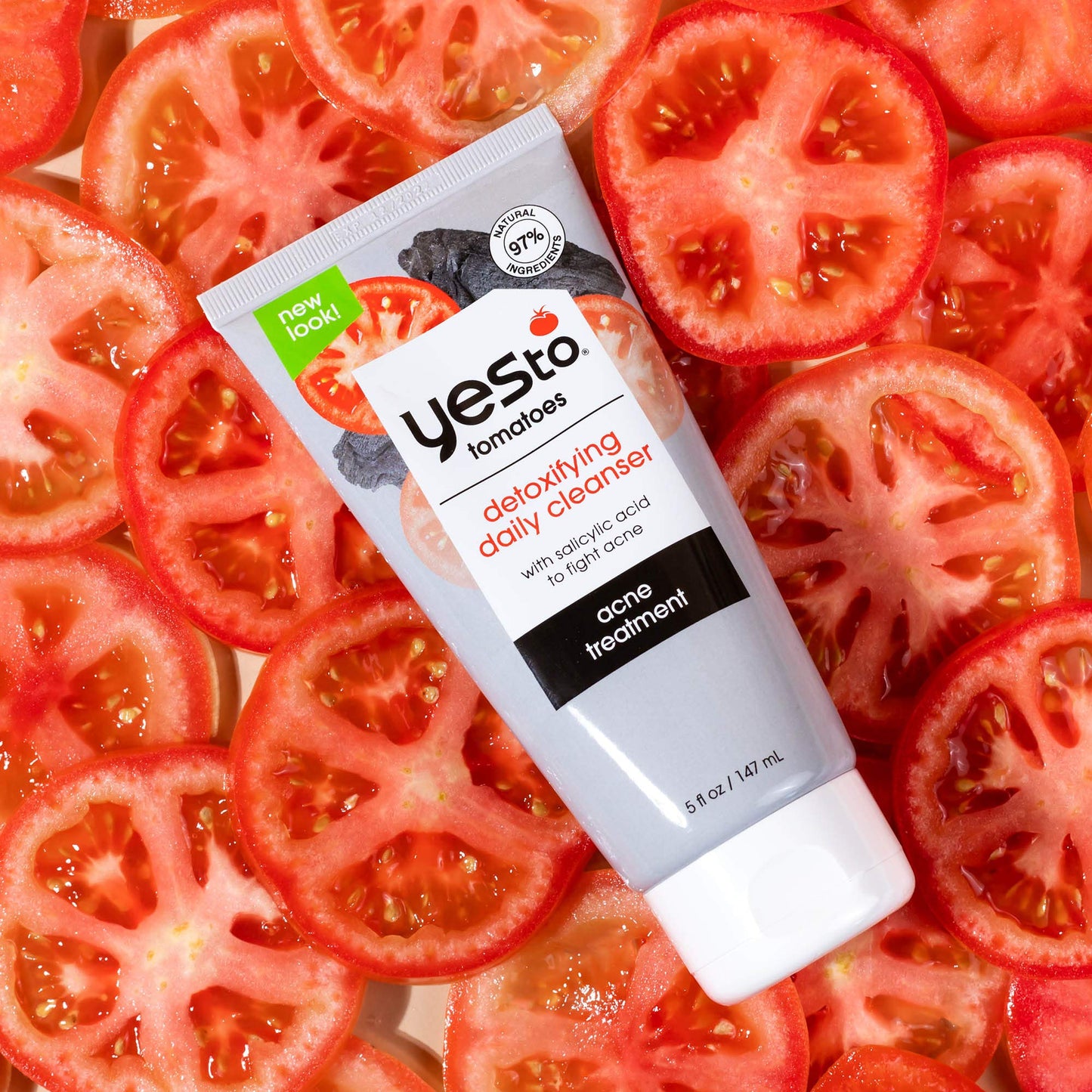 Yes To Tomatoes Clear Skin Detoxifying Charcoal Deep Cleansing Scrub 3.5 Oz, For All Skin Types To Deep Clean & Purify Skin, Vegan With 96% Natural Ingredients