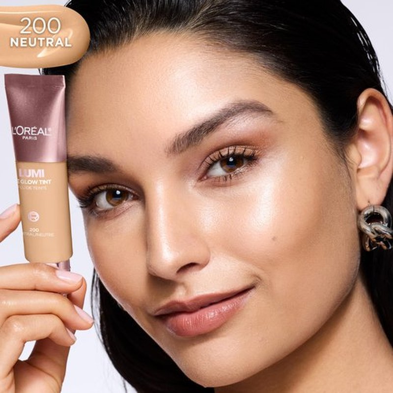 L’Oréal Paris Lumi Le Glow Skin Tint, Lightweight Water-Based Tinted Serum with Foundation-Like Coverage, Glow Illuminator, Neutral 200, 0.85 Fl Oz