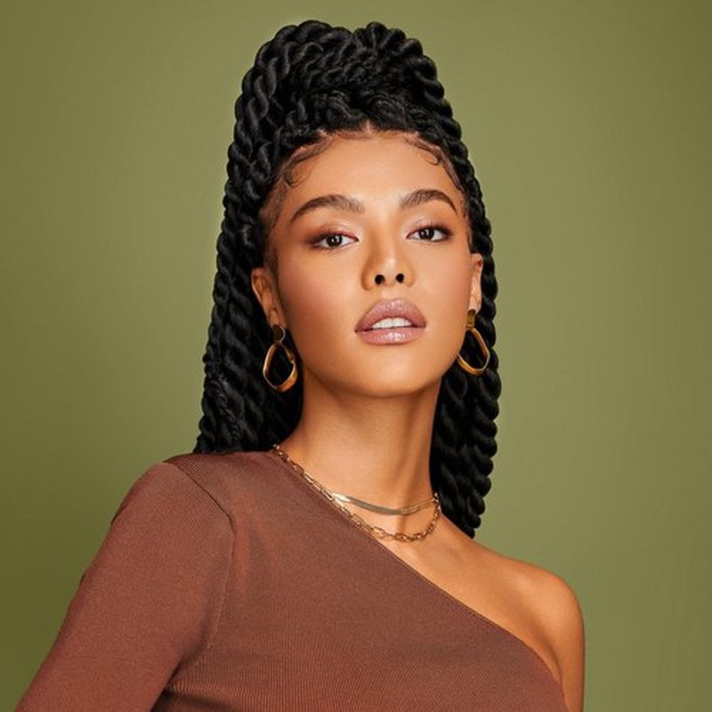 African Pride Olive Miracle Weightless Heat Protection & Hair Shine Mist, Fights Humidity & Shields Against Heat Damage, Enriched with Olive & Tea Tree Oils, 4 oz