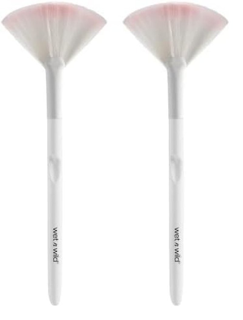 wet n wild Fan Brush, Blending Brush for Highlighter, Blush, & Peel Masks, Ergonomic Handle (Pack of 2)