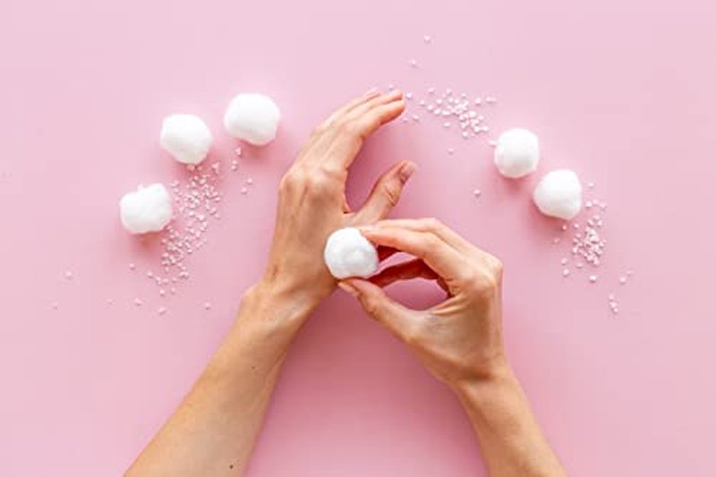 DecorRack 300 Small Cotton Balls for Make-Up, Nail Polish Removal, Pet Care, Applying Oil Lotion or Powder, Made from 100% Pure & Natural Cotton, Soft and Absorbent for Household Needs (300 Count)