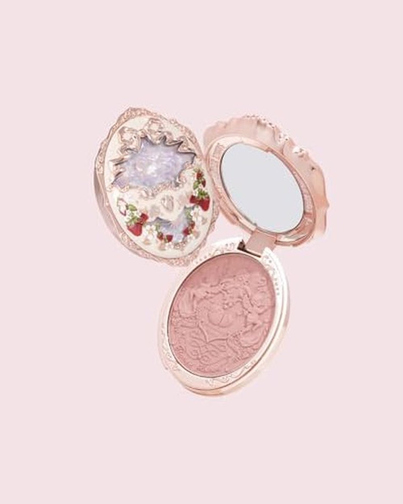 Strawberry Rococo Embossed Blush (01 Angel Chanson, 4.5g)