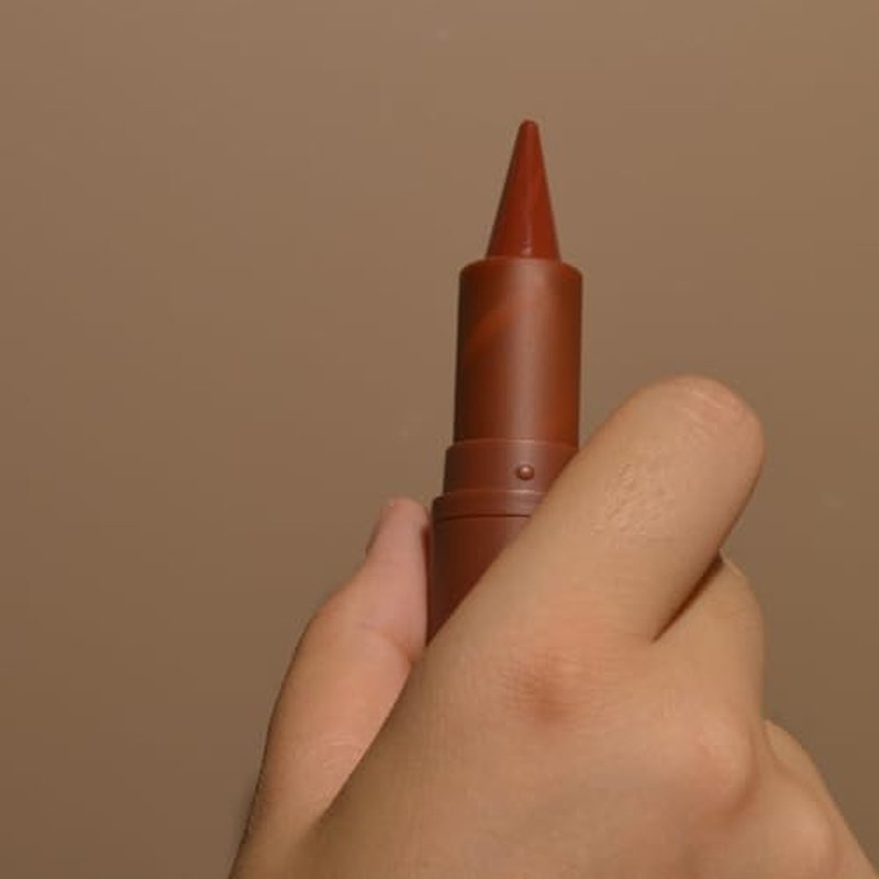 2-in-1 Gradient Lip Liner and Lipstick Lip Combo Set - Achieve Flawless Contour and Gradual Ombre Effect with Easy-to-Use Crayon Form and Cone Tip - Non-Smudging, Long-Lasting (01# Milk Tea, 1)