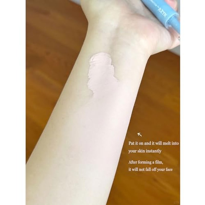 Concealer Pen, Liquid Concealer With Sponge Head, Makeup Facial Highlighter, Stay Long Lasting Moisturizing, Liquid Create Flawless Makeup (01#, 1 Ounce (Pack of 1))