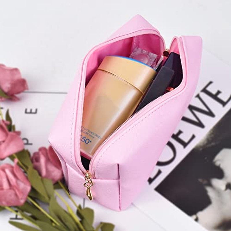 Elilier Initial Makeup Bag Girls Gift, Personalized Initial Bags with Zipper, Cute Makeup Pouch, PU Leather Waterproof Cosmetic Bag, Birthday Gift For Women, Preppy Things For Girls Women (Small)